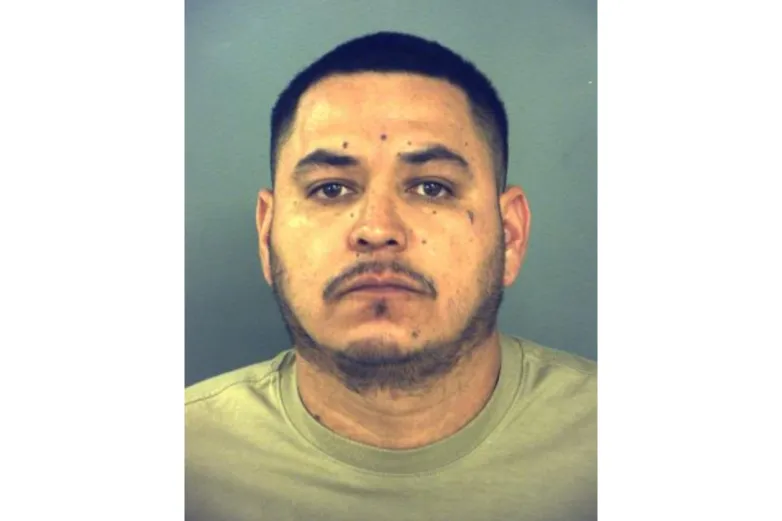 Se entrega por adeudar más de 23 mil dólares en manutención en El Paso