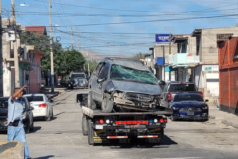 Termina volcado en Las Torres tras falla mecánica