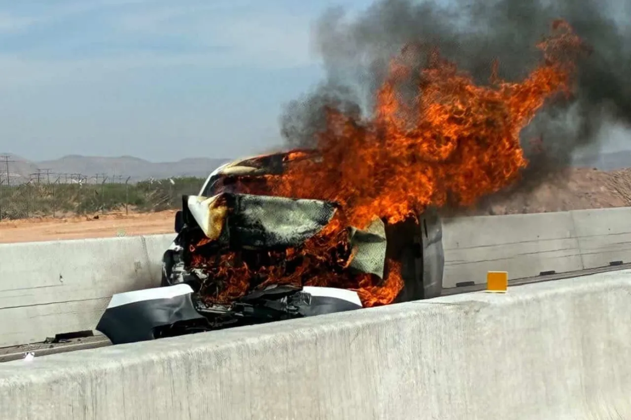 Arde vehículo en el Loop 375 en El Paso