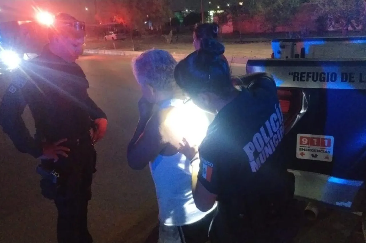 Policías sacan a salvo a pareja durante incendio en Riberas del Bravo