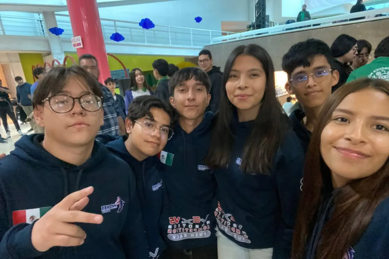 Invitan a venta de enchiladas para costear viaje a mundial de robótica