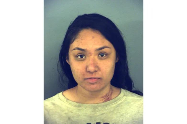 Roba camioneta y la impacta contra patrulla en El Paso