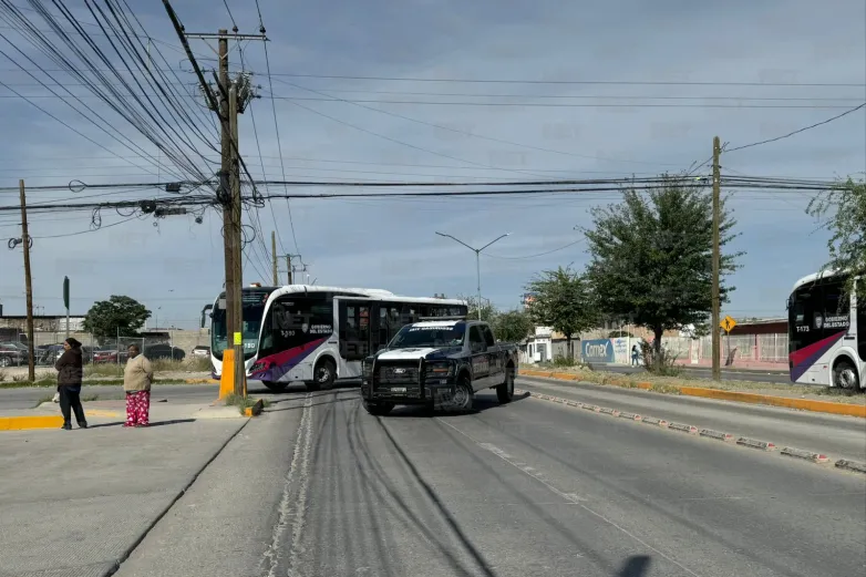 Desvían Juárez Bus por choque en bulevar Zaragoza