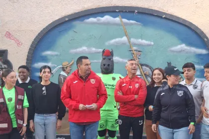 Programa de limpieza municipal llega a la Plaza Cervantina con apoyo de Bravos