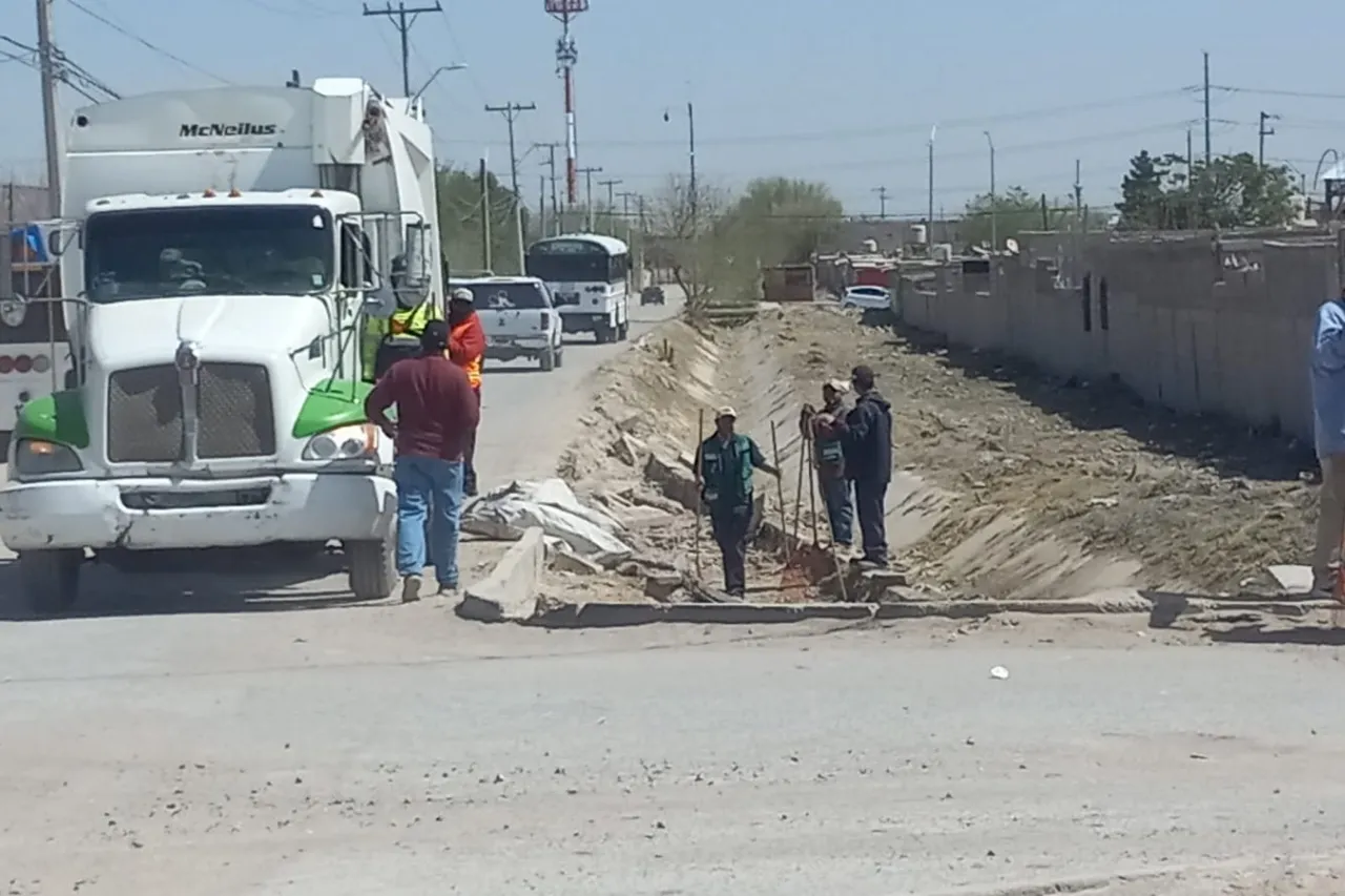 Exhorta Limpia a juarenses a no arrojar basura en canales y diques
