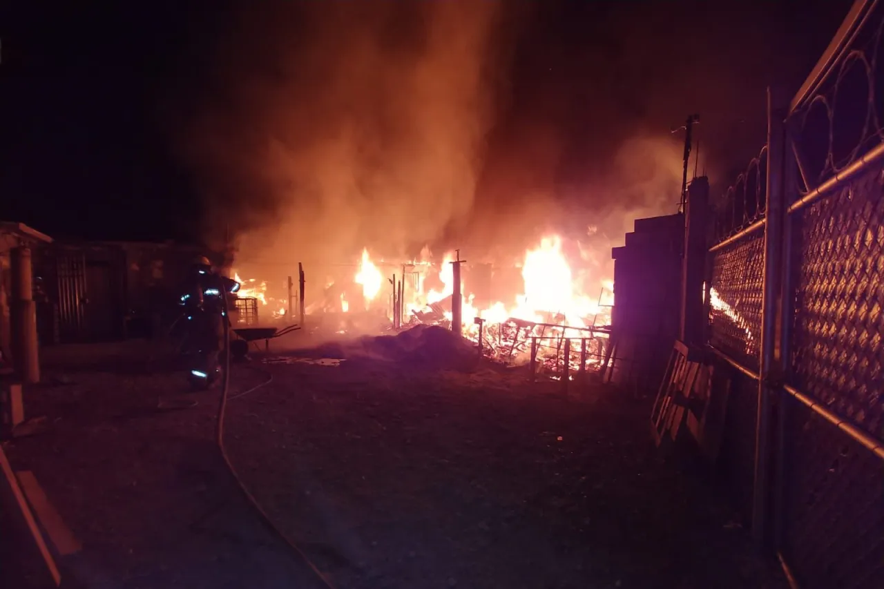 Atienden incendio en Tierra Nueva; deja daños en varias viviendas