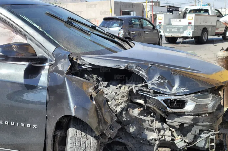Provoca conductor choque en Insurgentes al no respetar semáforo