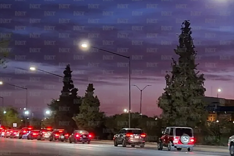 Largas filas para cruzar a El Paso