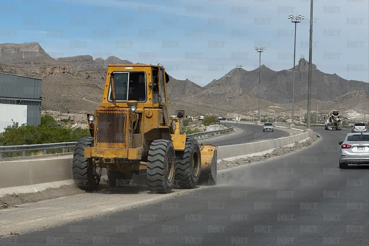 Realizan trabajos de limpieza en el Camino Real