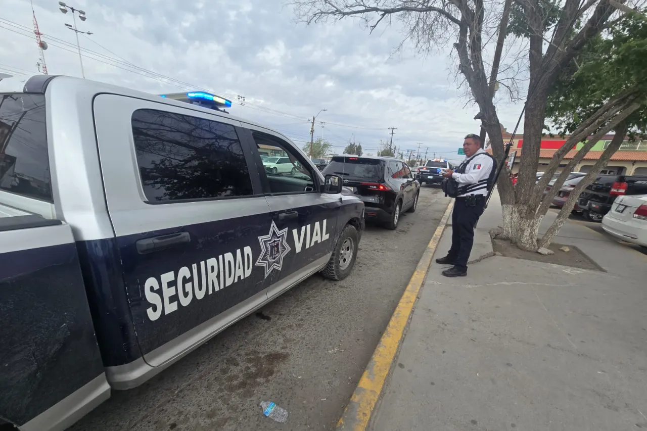 Infraccionan a conductor por colarse en fila del puente Zaragoza