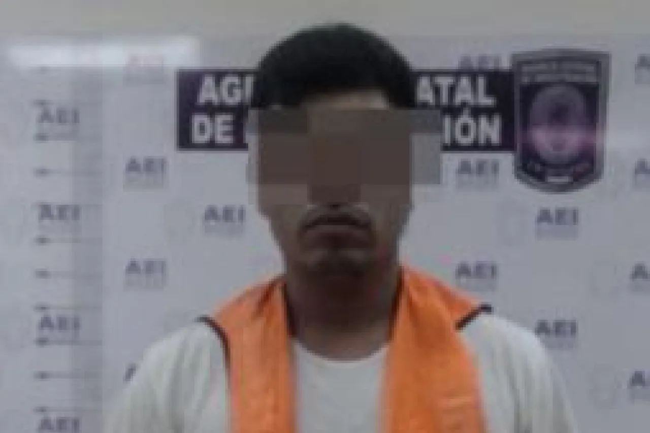 Se niega a participar en robo y padrastro lo golpea; lo detienen