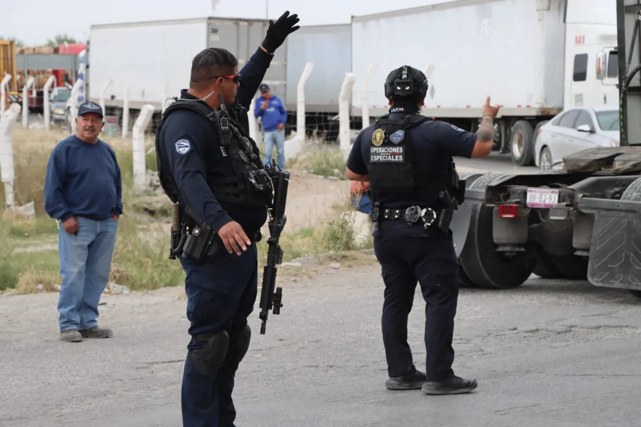 Transportistas liberan bloqueo en el Km 20 de Juárez