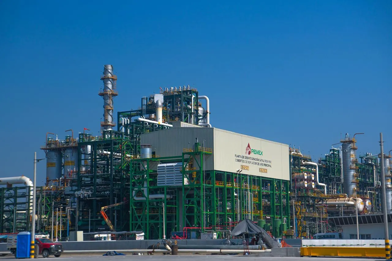Desmiente Pemex fuga de gas en Refinería Olmeca