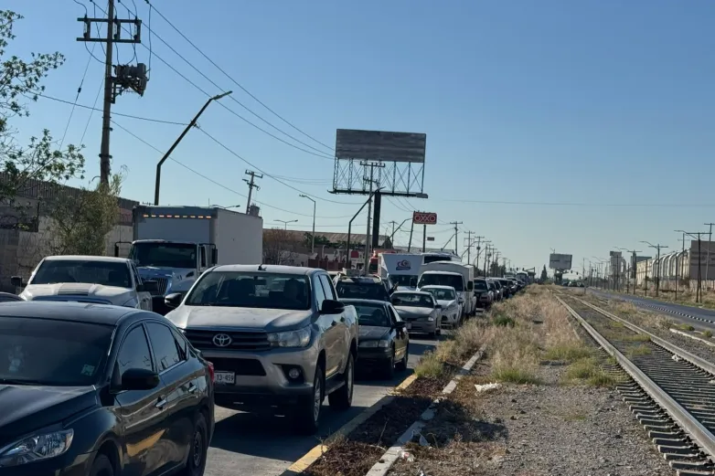 Congestionan obras la circulación en el eje vial Juan Gabriel