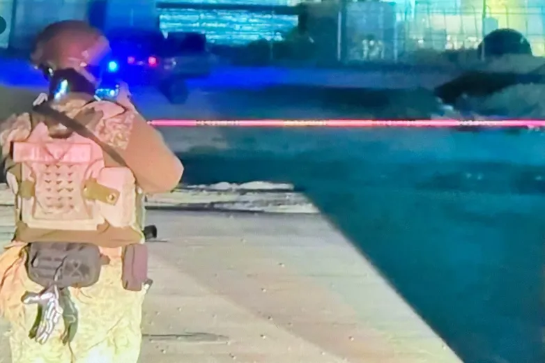 Dejan otro cadáver encobijado en la madrugada