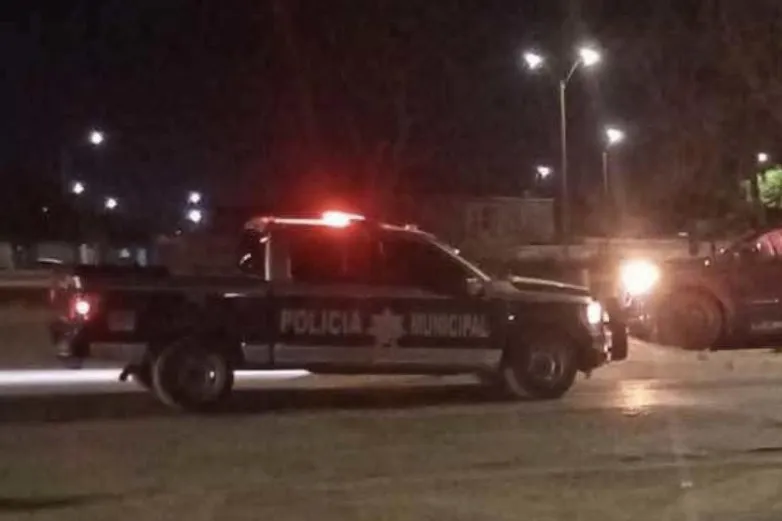 Queman pickup frente a casa en Colinas de Juárez