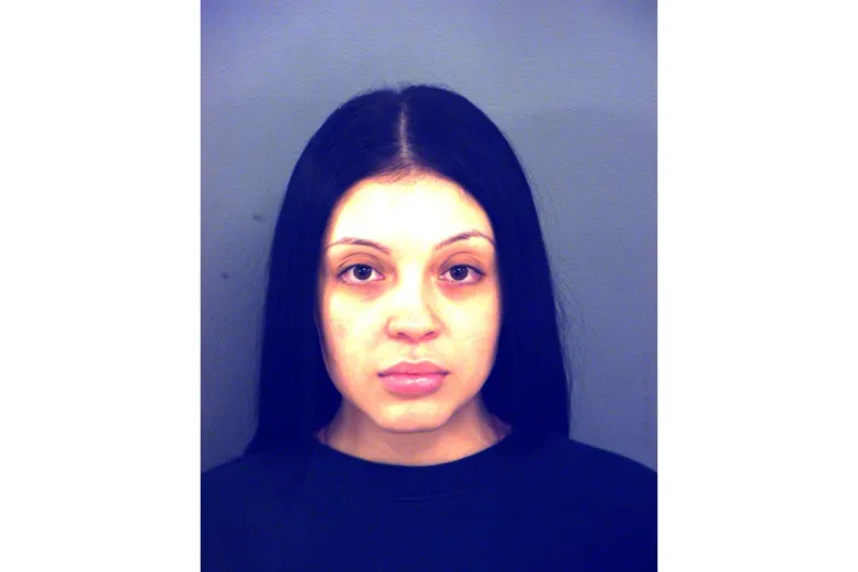 Arrestan a mujer en El Paso por homicidio involuntario tras accidente en la I-10