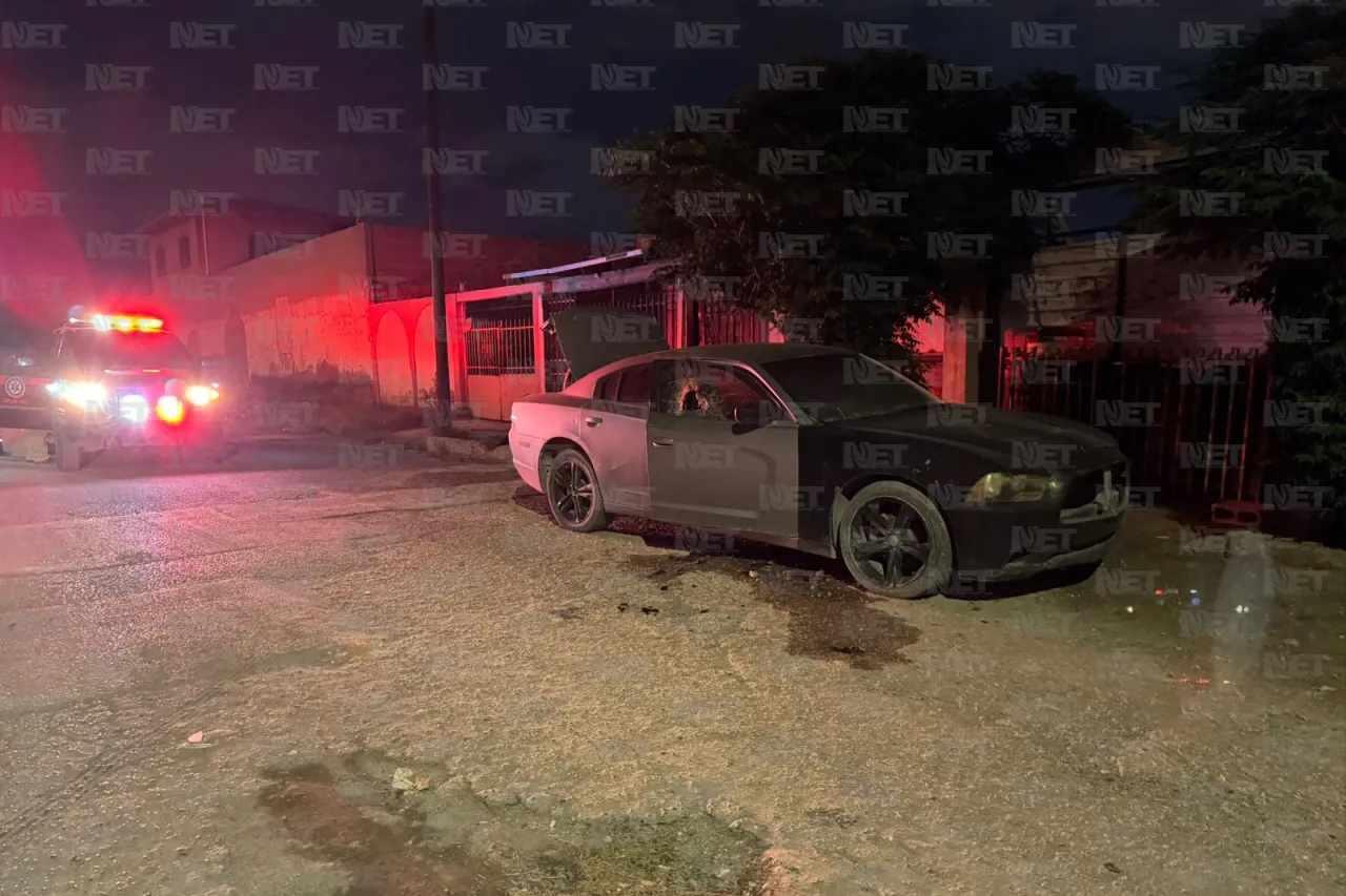 Incendian auto en la colonia Anáhuac