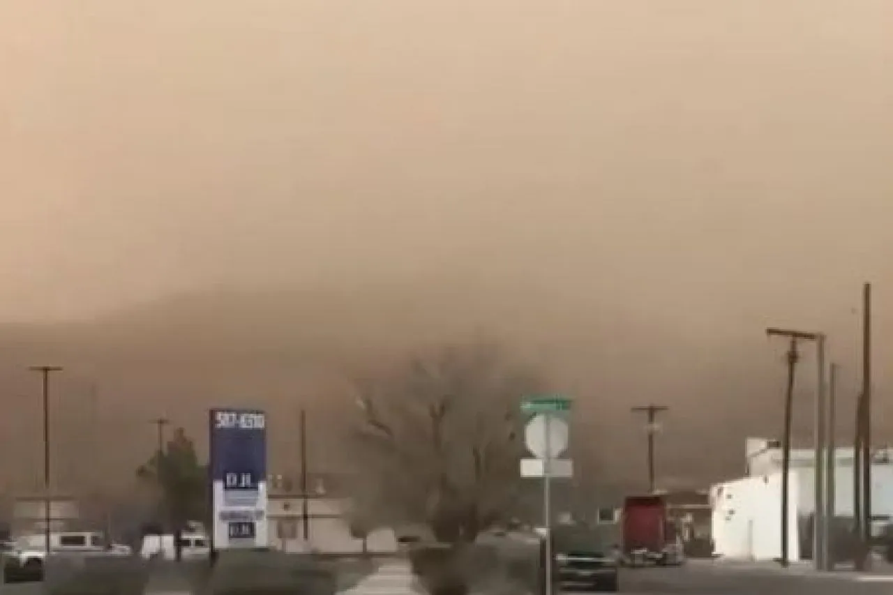 Alertan por tolvaneras y fuertes vientos en Juárez