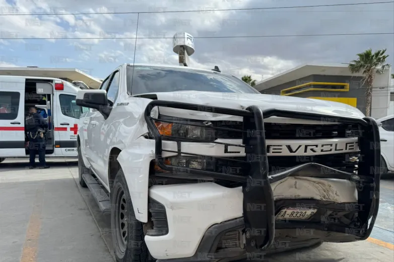 Chocan municipales y escoltas privados; hay cuatro lesionados