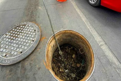 Multas de hasta 11 mil pesos por tirar basura al drenaje en Juárez