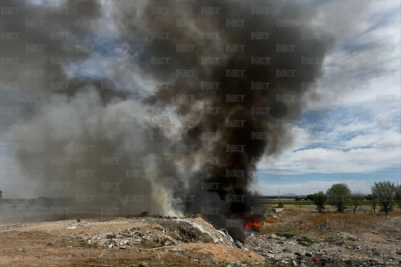 Incendio en predio de Loma Blanca genera intensa columna de hum