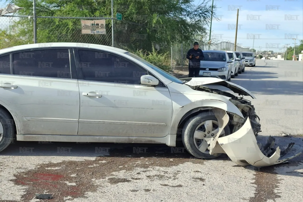 Choque entre tres vehículos deja una persona lesionada