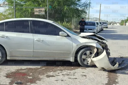 Choque entre tres vehículos deja una persona lesionada