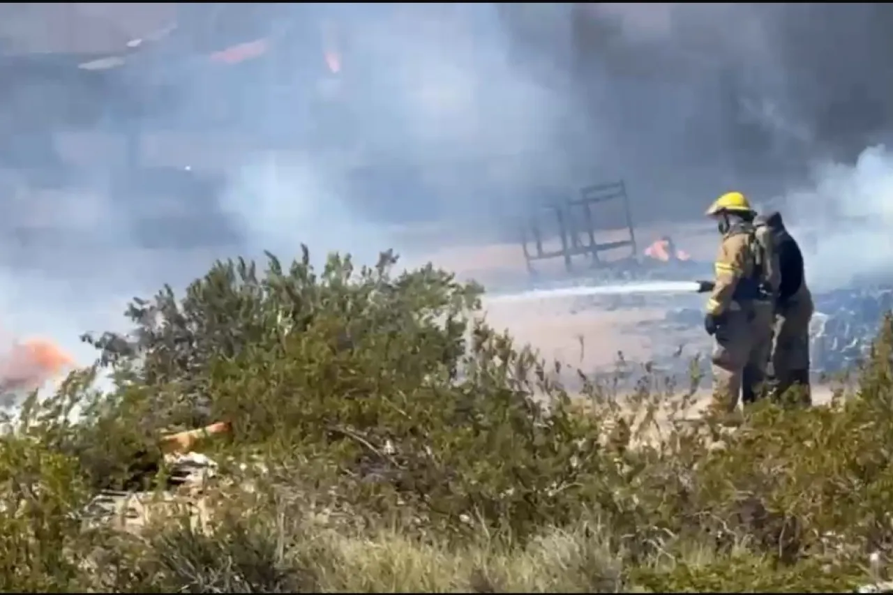 Incendio en tarimera de San Isidro moviliza a Bomberos