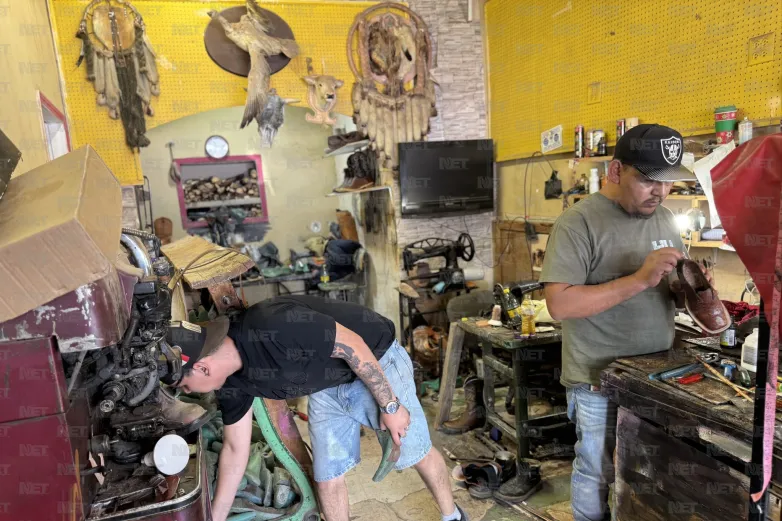 Zapateros en Juárez, un oficio en riesgo de desaparecer