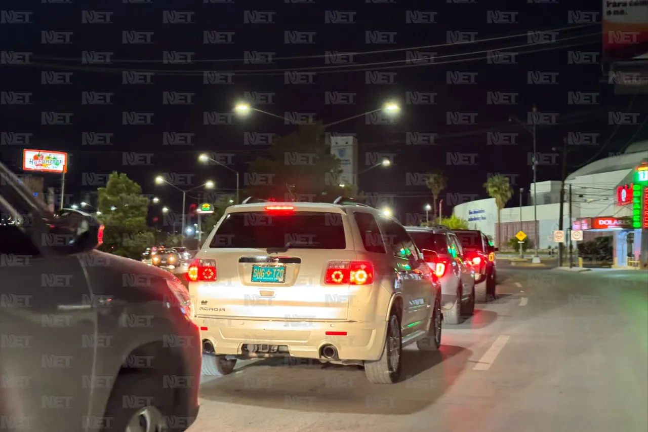 Tienen puentes largas filas para cruzar a El Paso