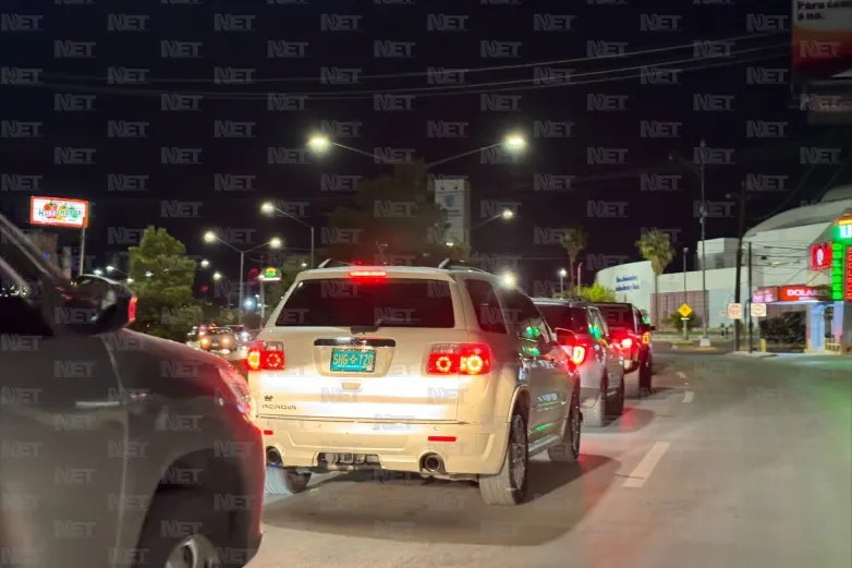 Tienen puentes largas filas para cruzar a El Paso