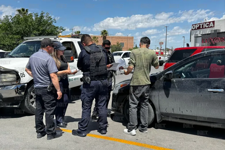 Localizan auto de persona desaparecida en plaza comercial