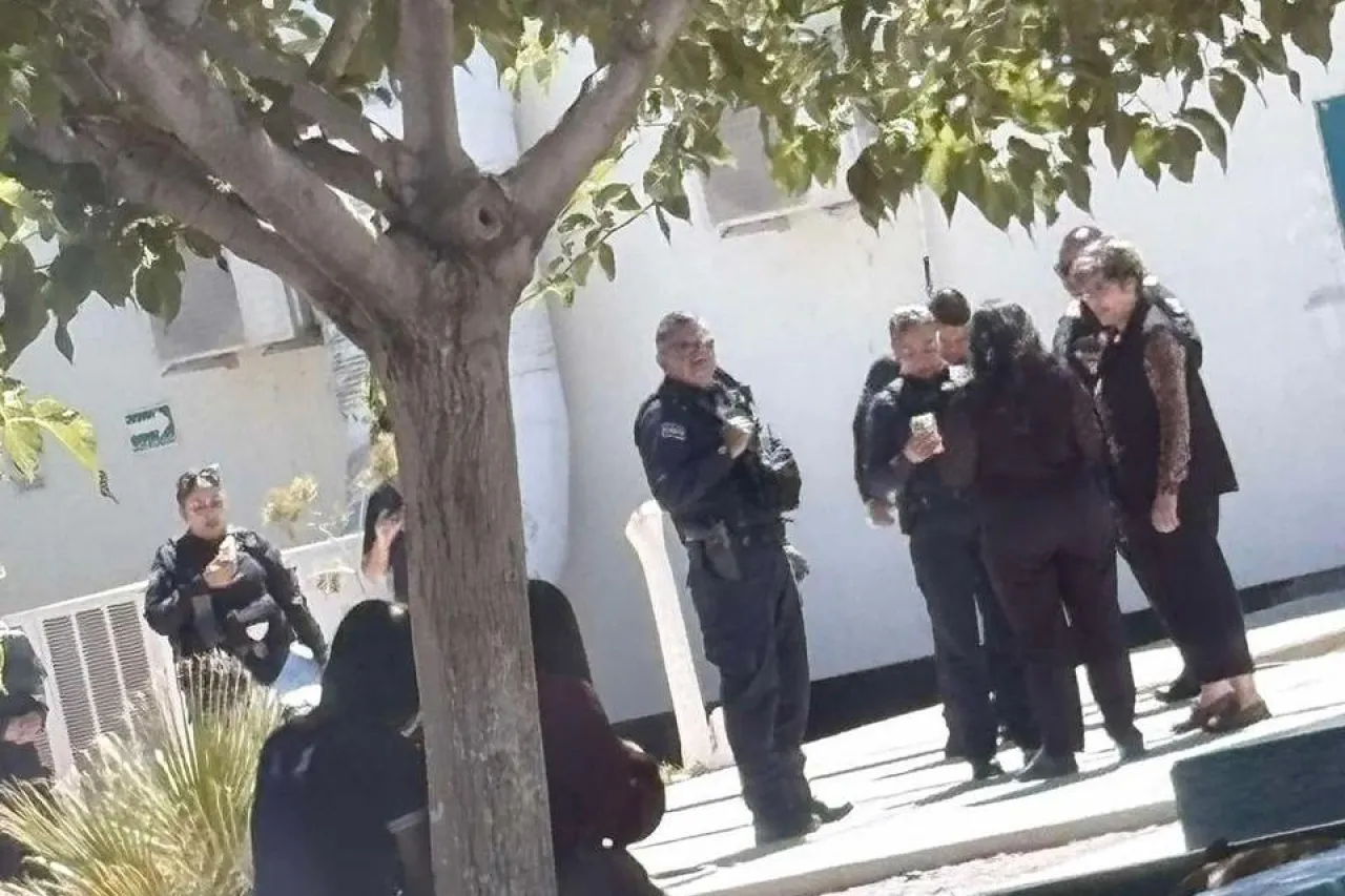 Escriben amenaza de tiroteo en baño del CBTIS 270