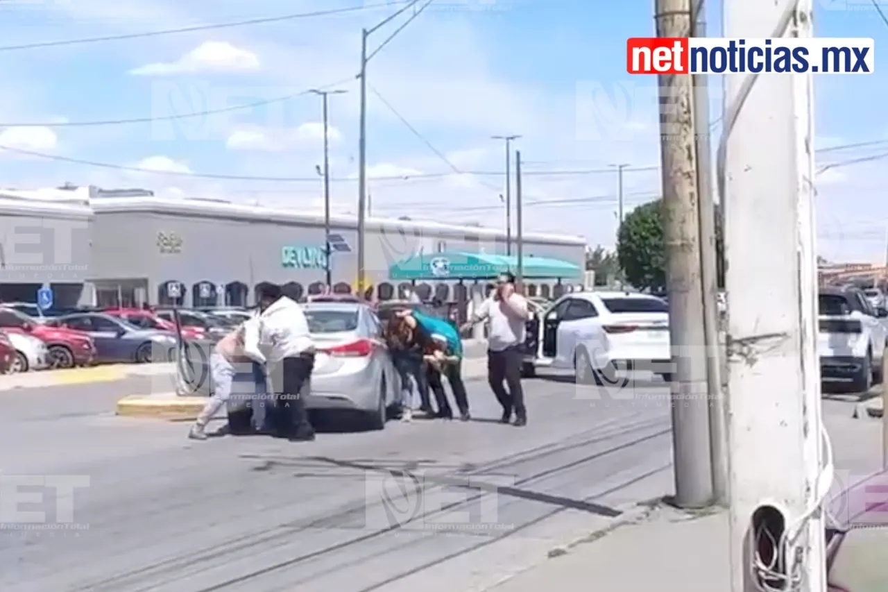 Captan pelea entre dos parejas frente a Río Grande Mall
