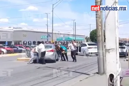 Captan pelea entre dos parejas frente a Río Grande Mall