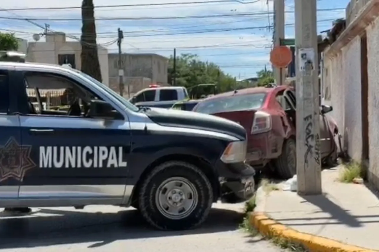 Detienen a conductor ebrio tras persecución y choque en Henequén