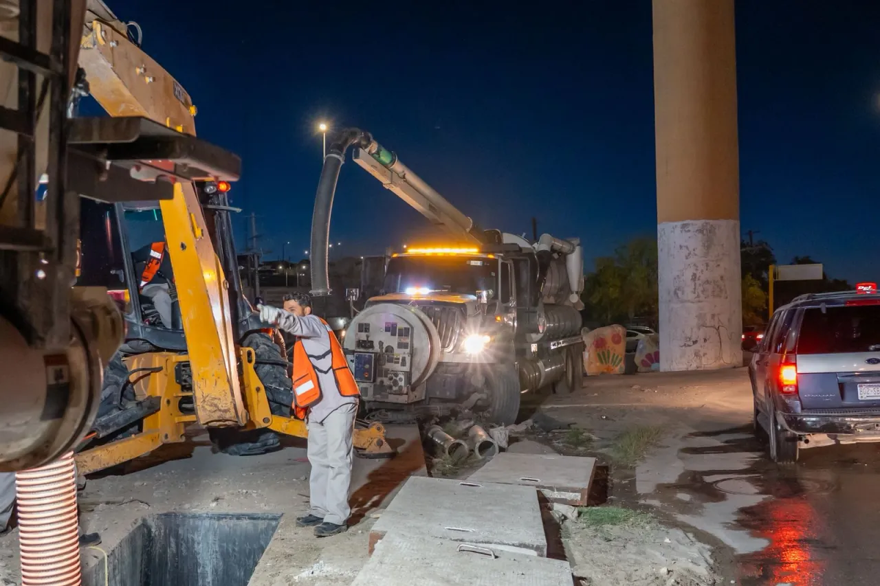 Limpia JMAS colector Norzagaray para evitar brotes de aguas negras