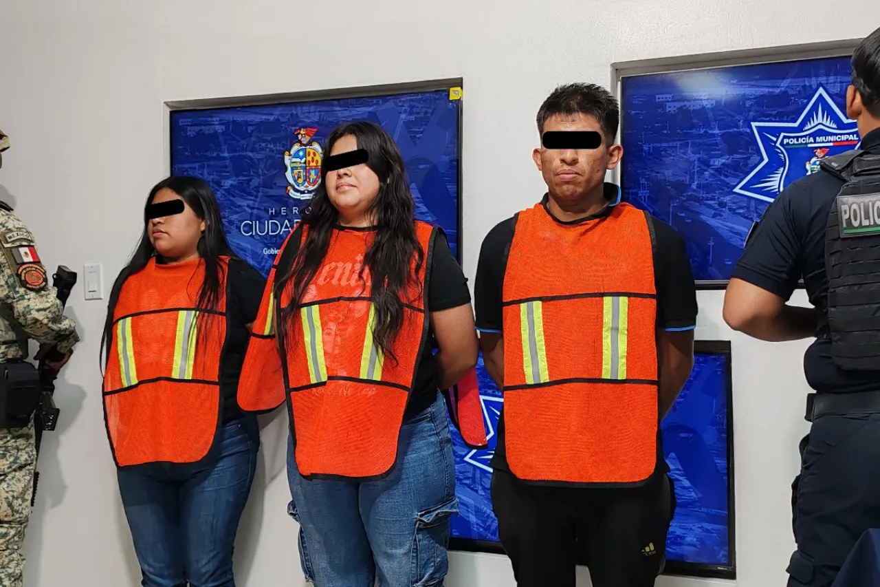 Detienen policías y Ejército a tres con presunta droga en Juárez